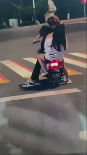 互联网有句老话说的好：秀恩爱死得快