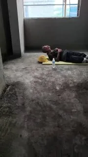 睡着了 根本不用担心“落枕” 悬浮起来了