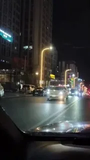 #最新消息：西港华威国际被围了，门口停满了警车，具体行动暂未清楚。