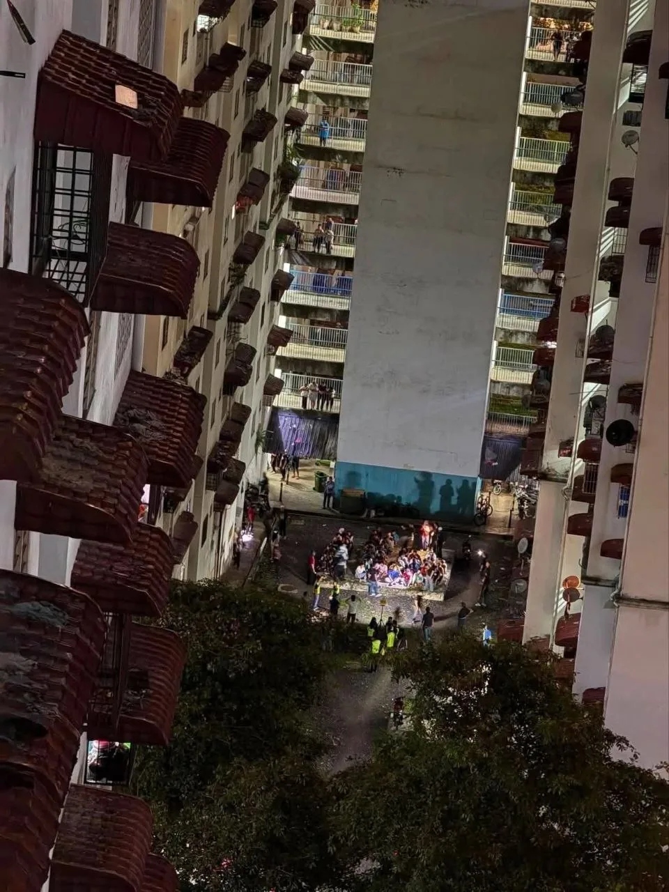 马来西亚吉隆坡抓外劳都用上无人机和警犬了。 图片 2