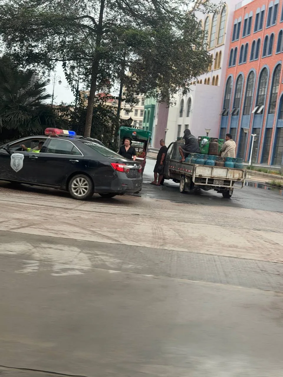 #网友反馈：🇱🇦老挝金三角特区从1号关口进来， 每个路口都有警察，不清楚是不是有什么行动，各位兄弟们今天慎重出门！ 图片 2