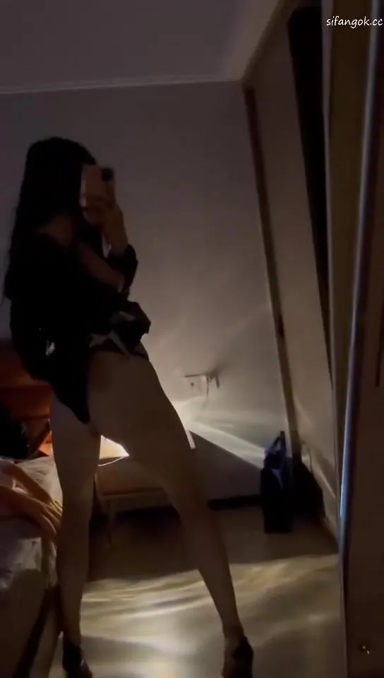 抖音  极品大长腿 反差女神 和金主啪啪 自拍 自慰 裸秀福利 第二弹