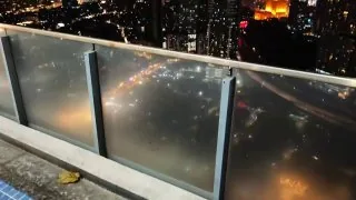 七年，2500多个日夜。柬埔寨的阳光依旧毒辣，暹粒河的河水依然默默流淌，而我站在西港（西哈努克港）的海边，吹着咸湿的海风，口袋里空无一物。