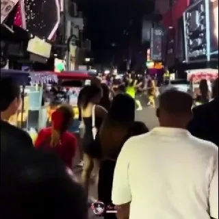 #泰国芭提雅 泰国芭提雅清晨街头爆发冲突：一群女子围殴外籍男子，警方介入调查