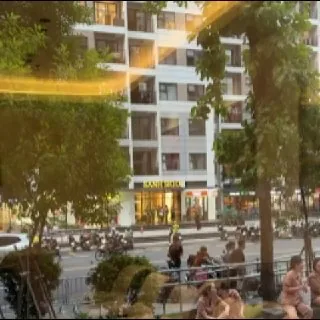 #网友反馈：越南胡志明一郡这里一群警察在查公寓，附近的兄弟多多注意了。