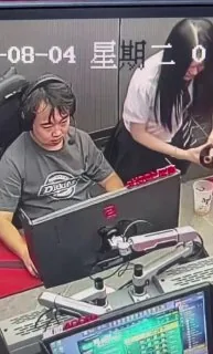 有网吧老板问，他招的这个大学生暑假工还能不能要？🤣