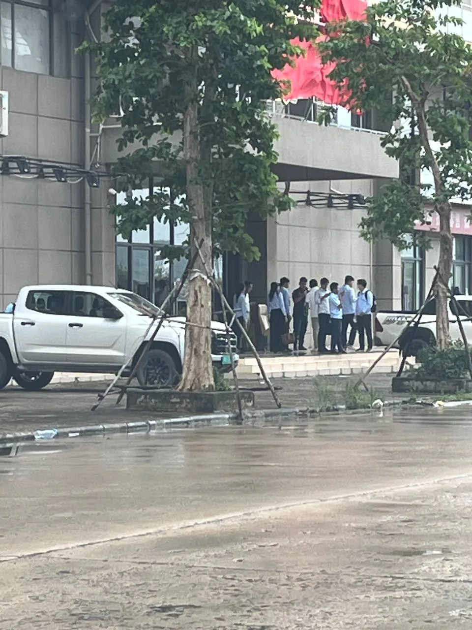#网友反馈：西港中国城有很多警察在检查，在那边的兄弟要注意了。