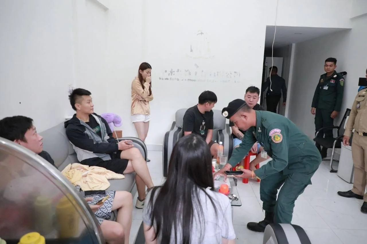 #波贝昨天逮捕54名涉诈嫌疑人 图片 2