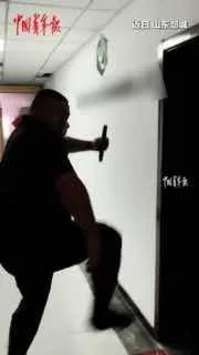 🇨🇳中国警方突袭抓捕潜藏国内的打粉引流团伙