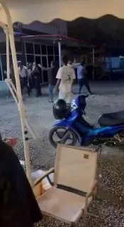 #群友投稿：老挝金三角“特外”，现在有几个大老黑正在无情殴打盘口的中国籍代理！