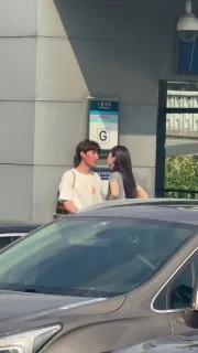 怎么肥四，挨打不还手吗，犯错了吧
