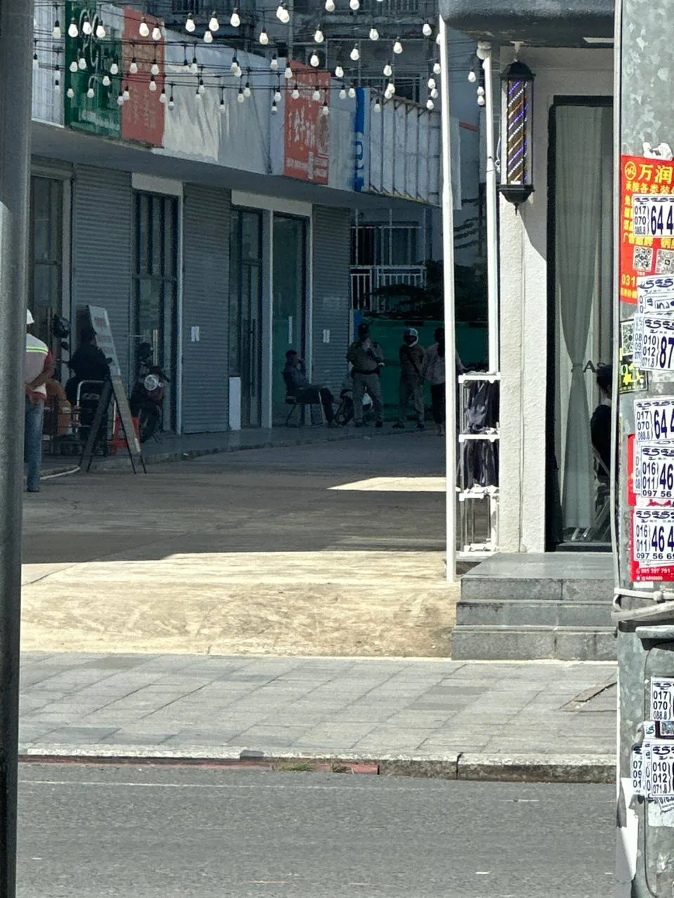 #西港伯莱旁边有打野的被围了