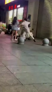 先不说对错～女生真打不过男生！