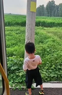 想当年豪情壮，顶风尿三丈。