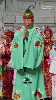郭德纲演出中即兴改编红歌遭举报，武汉市文旅局立案调查