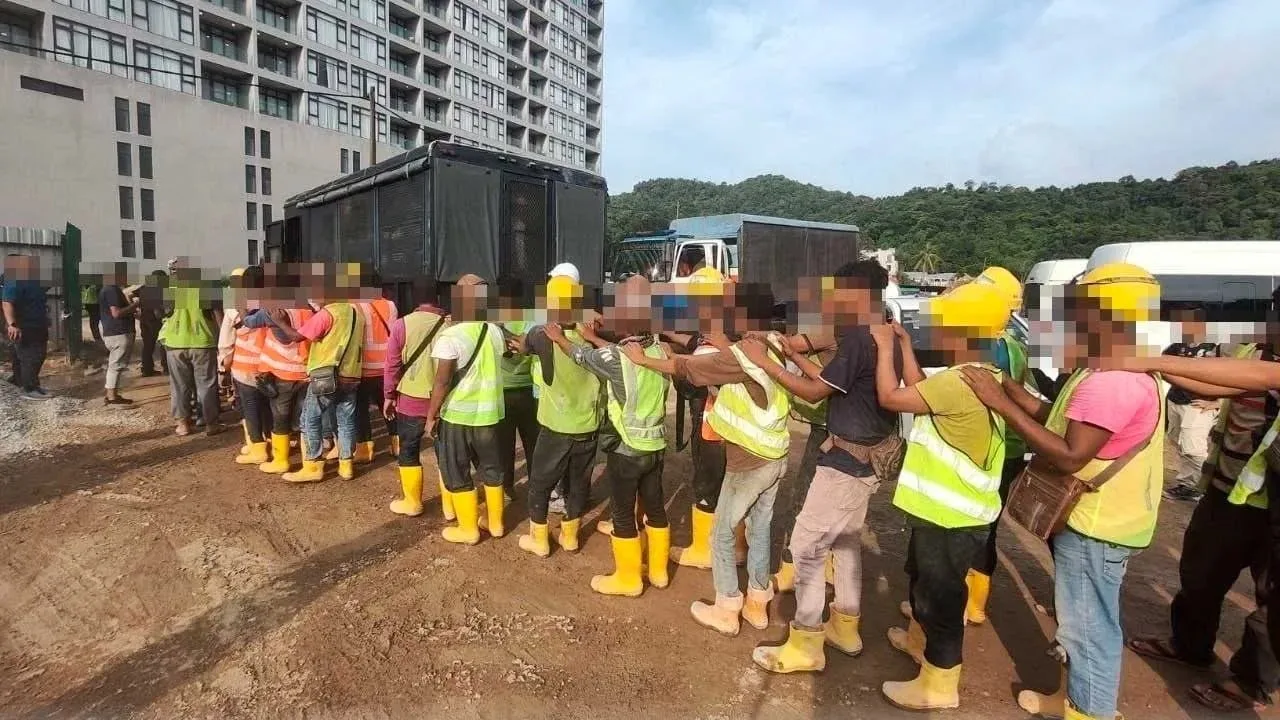 #马来西亚资讯：吉打州移民局突击搜查兰卡威一处建筑工地，拘留104名非法移民