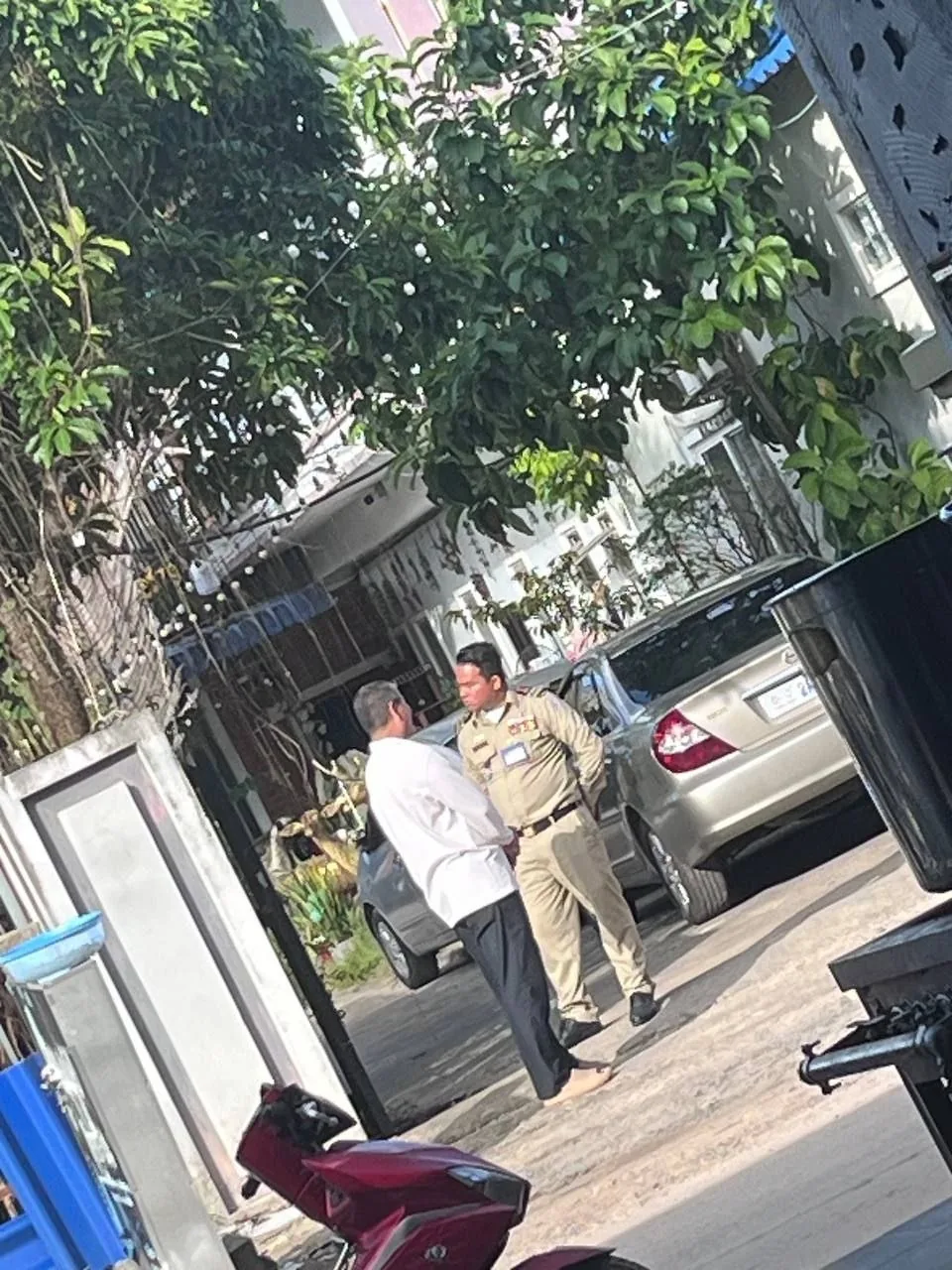 #网友反馈：西港红灯笼这附近正在检查证件，在附近的注意了。