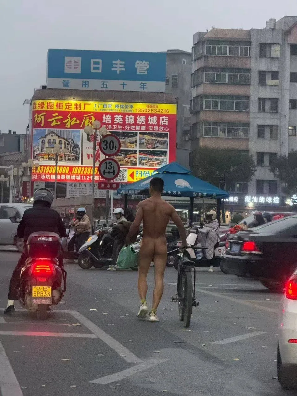哪位群友 #裸男 #裸体 #自行车 #骑行 🚴‍♀️ 身材好顶哦 🚶‍♀️