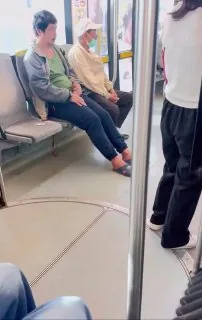 台湾高雄地铁上当着众人打飞机 #变态 #猎奇