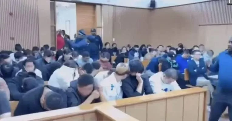 #斯威士兰 #25名中国人二次被捕！刚交罚款获释，出境时竟发现护照已被注销