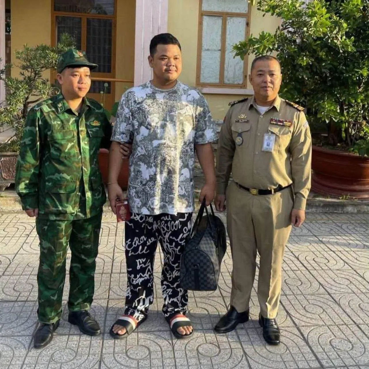 在金边啤酒瓶爆头男子从越南被抓回 图片 2